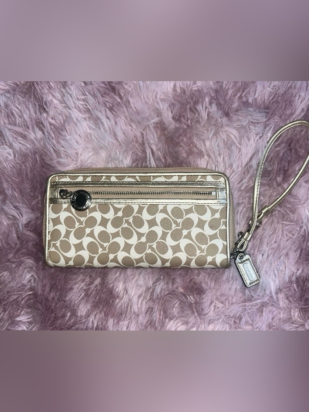 Women’s Gorgeous COACH large wallet/wristlet/clutch gold and cream colors